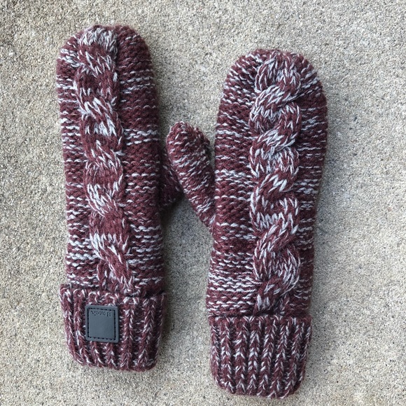 NWT Bench Hat & Mittens Set - Picture 3 of 3